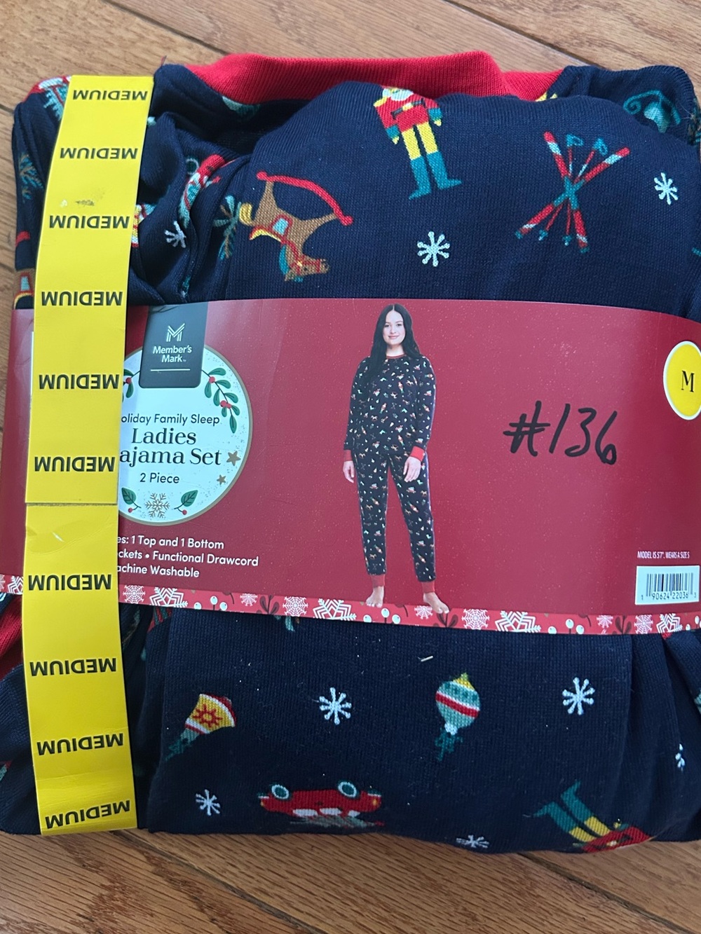 Member's Mark Navy Christmas Nutcracker Holiday Pajama Set Size Medium - Picture 4 of 4